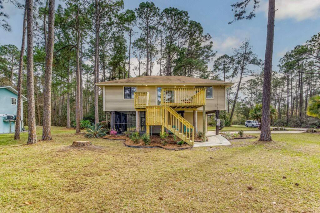 Woodsy Retreat, Steps To Bay - Hot Tub! Villa Gulf Breeze Buitenkant foto